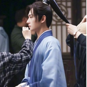 娱乐圈吃瓜赵露思杨洋,吃瓜群众热议不已